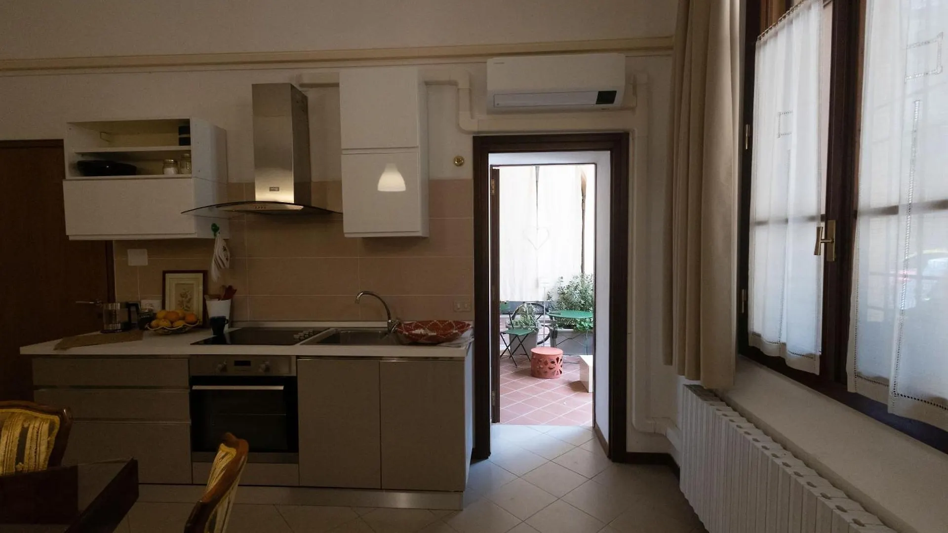 Ca' Spadoni, Centro Storico, Piano Terra, Ingresso Indipendente, Teatro, Parcheggio, Imola 0*,