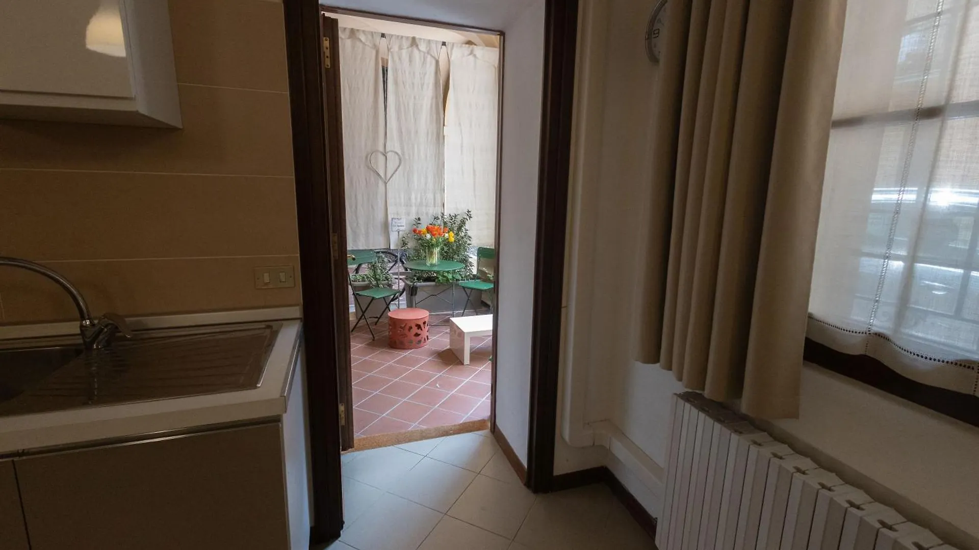 Apartment Ca' Spadoni, Centro Storico, Piano Terra, Ingresso Indipendente, Teatro, Parcheggio, Imola Italy