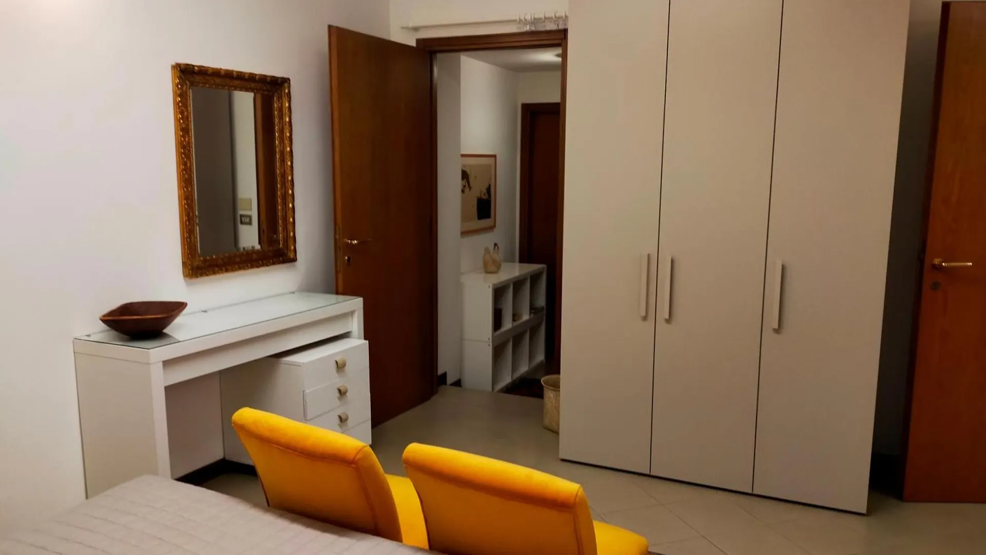 Apartment Ca' Spadoni, Centro Storico, Piano Terra, Ingresso Indipendente, Teatro, Parcheggio, Imola Italy
